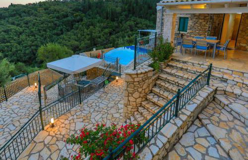 Villa Regina: Above Agni, superb views and pool - Photo 10
