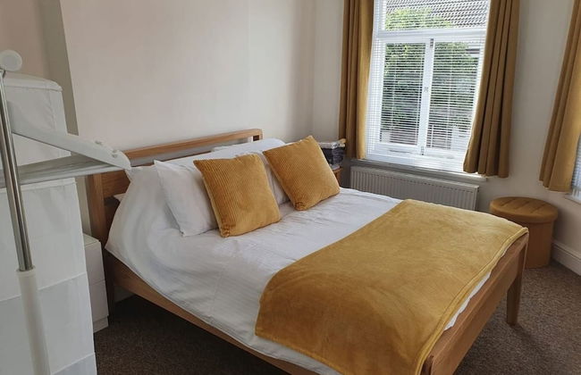 One Bedroom Flat, Sleeps 4, Balcony & Free Parking - Foto 2