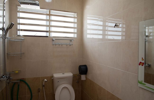 Holidayhome 188 Taman Sejati Suria - Foto 13