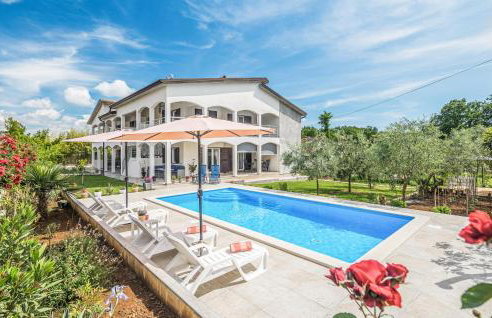 2 Bedroom Lovely Apartment In Nova Vas - Foto 1