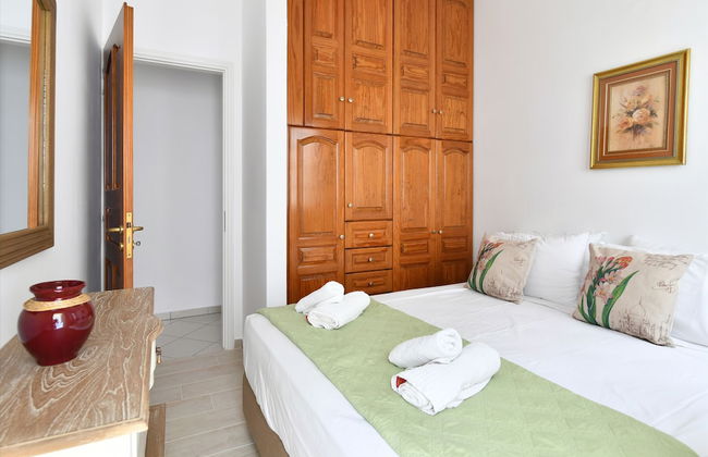 Hara Studios and Apartments - Photo 14