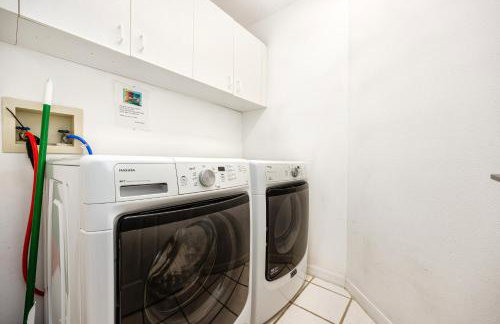 Palm Harbor Paradise - Spacious Home In Quiet Neighborhood with Heated Pool, Billiard Room, Hot Tub - Foto 48