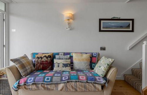Seaside Rendezvous - Sleeps 7, Sea Views & Parking - Foto 16