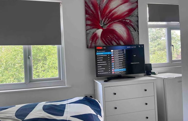 Remarkable Cozy 1-bed Studio in Romford London Uk - Photo 1