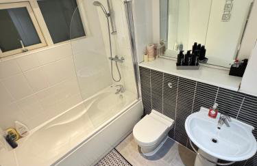 Havilah House- Stunning 2-Bed Apartment by the Beach and Swansea Marina - Foto 27