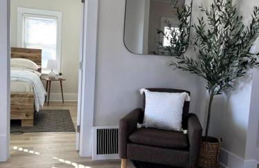 Cedar Street Retreat - Heart of Aksarben! - Foto 8