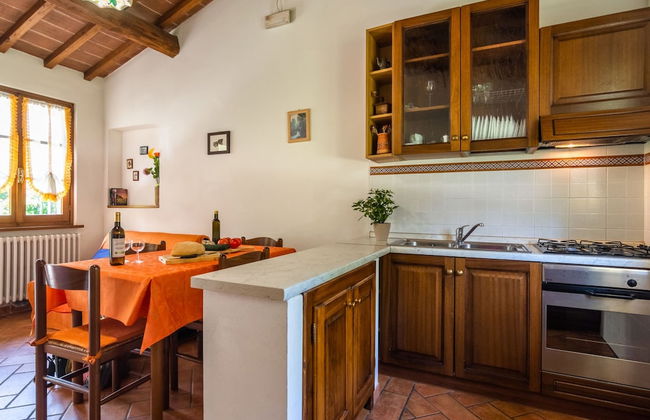 Farmhouse in Tuscany With Panoramic Pool - Photo 9