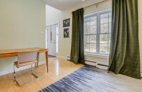 6 Mi to Mt Snow Nature-View Home with Fire Pit! - Foto 11