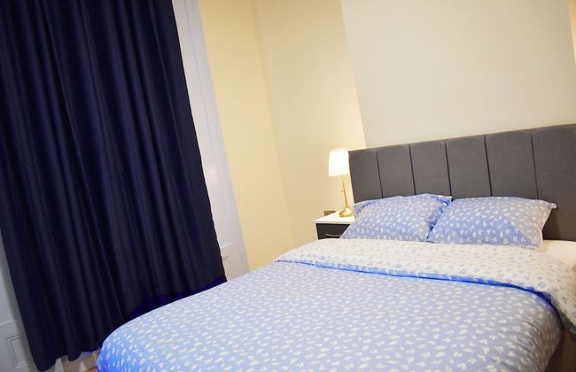 Bedroom in Apartment Walkable china town - Photo 2