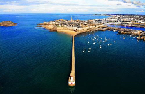 Quai du Val is a Charming Pet and Family Friendly Riverside Gite in Lehon close to Dinan Sleeps 7 - Photo 56