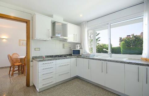 R11 Casa Blanca con gran jardin y piscina - Photo 20