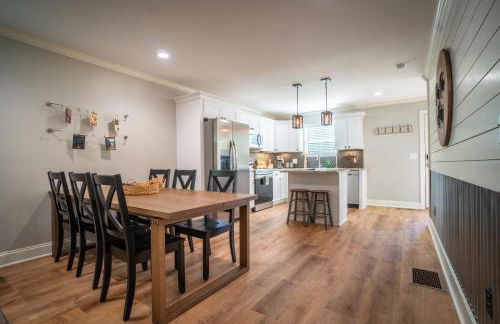 Par-Tee Haus I- Game Room & Hot Tub-Walk to Helen - Foto 24