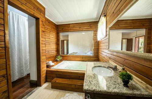 Casa Rústica com Piscina Privativa, Banheira de Hidromassagem, Ar-Condicionado, Pet friendly - Refúgio na Natureza a 5 Minutos do Centro de Imbituba, Perfeita para Famílias e Grupos - Photo 24