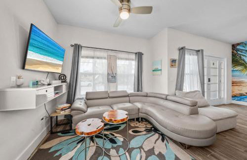 PCB Beach Paradise, Steps to SAND, Sleeps 8 - Foto 51