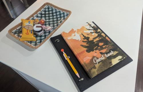 Tranquil Getaway Cottage in Charming, Bethel CT - Foto 2