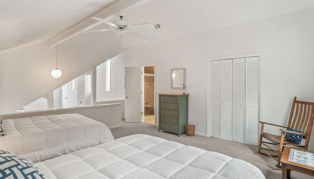 Spacious 4 Bed, 3 Bath Home in Prime Location w/ Breathtaking Marsh Views - Foto 2, Habitación