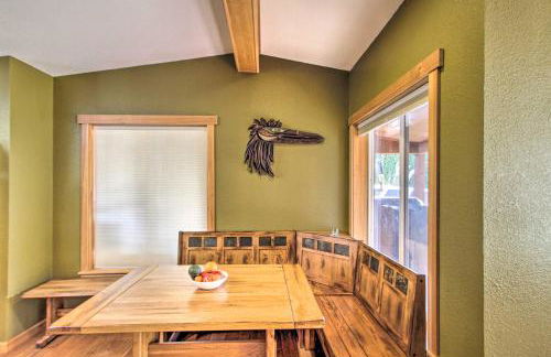 Lakefront Eatonville Cabin with Dock and Mtn Views! - Foto 10