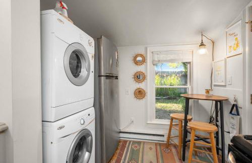 Babes Bungalow by Leavetown Vacations - Photo 15