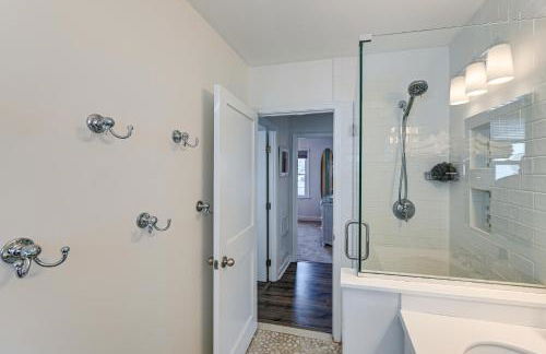 Walk to Beach and Dtwn Dining! Avalon Coastal Escape - Foto 17