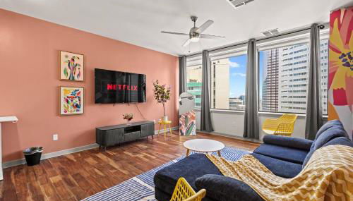 Beautiful Apt in Downtown W/ Pool | Parking - Foto 2