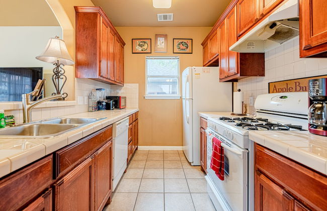 Quiet 2 Story Walkable to East Side Eateries - Foto 10