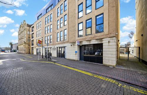 Stunning 2BR Apartment Cardiff Bay with Balcony - Foto 13