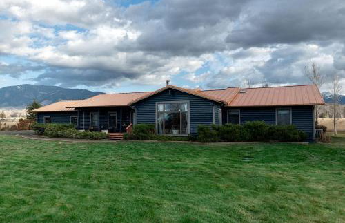 Elegant Western-Style Vacation Rental with Mountain Views near Madison River in Ennis, Montana - Foto 9