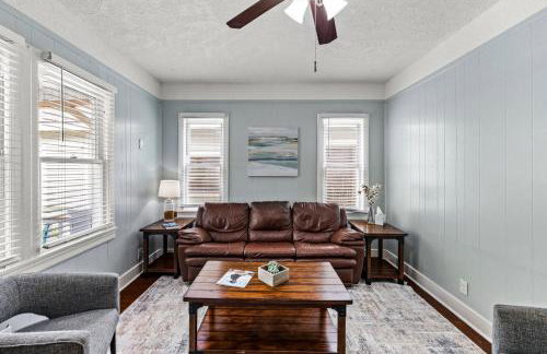Port Side at M Historic Lost Bayou Retreat Walk to Beach Sleeps 6 - Foto 9