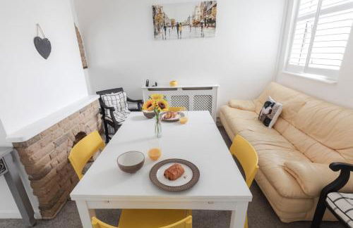 Comfortable Portsmouth home near Southsea beach great for group stays and contractors - Foto 6