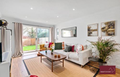 Marlow - Three Bedroom House - Parking - Photo 4