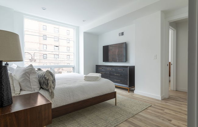 Stylish 3BR Retreat w Private Deck Near NYC - Foto 6