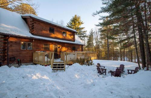 Poconos True Log Cabin with Sauna, Movie Theather, Hot Tub & Fire Pit! - Foto 47