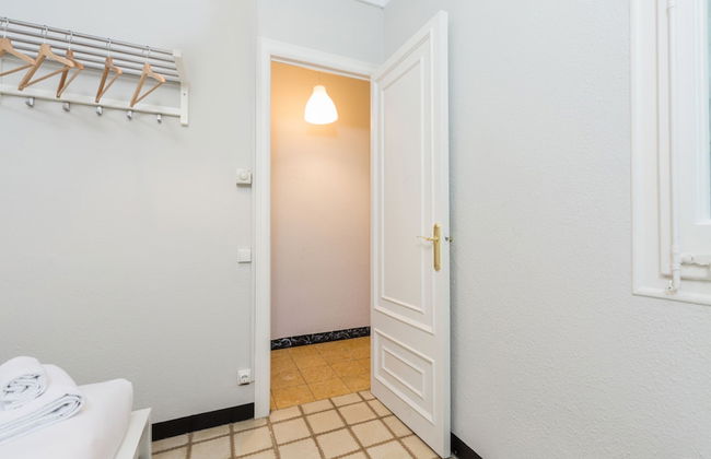 Barcelona Fira Apartments - Photo 13