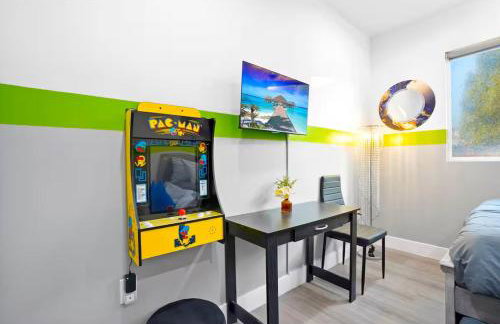 E - 2 Homes - Sleeps 26 by Universal - Patio -Games - FIFA SoFi World Cup - Foto 36