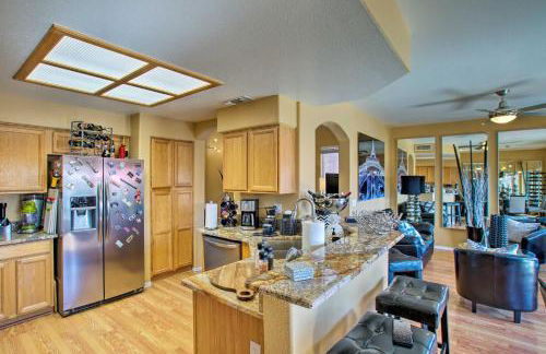 Luxury Glendale Getaway with Private Hot Tub and Patio - Foto 9