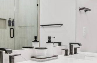 Modern 4BR Retreat in Uptown! - Foto 19