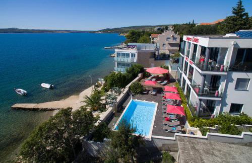 Design-Beachresort - with Pool - first line to the sea - Foto 13