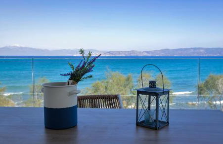 La Mer Bleue Beachfront Boutique Apartments - Photo 1