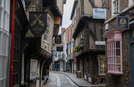 Flaxman Avenue - Lovely 4 bed home, 5 mins drive to York City Centre, Free superfast Wi-fi, Free on-street parking - Foto 33