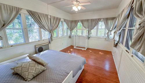 Adorable 1920s home near UF stadium sleeps 10 - Foto 2