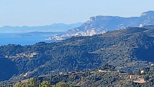 Villa dei Sogni, with private pool ,roof terrace and spectacular views of Monaco and Ligurian mountains - Foto 2