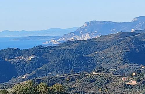 Villa dei Sogni, with private pool ,roof terrace and spectacular views of Monaco and Ligurian mountains - Foto 2