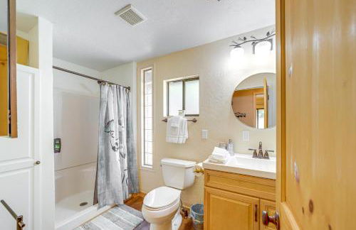 Hike, Hunt and Fish! Outdoor Pine Haven with Yard - Foto 12