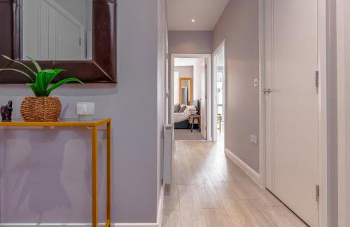 Garden View Serviced Flat by Castle Park, Lift - Foto 13