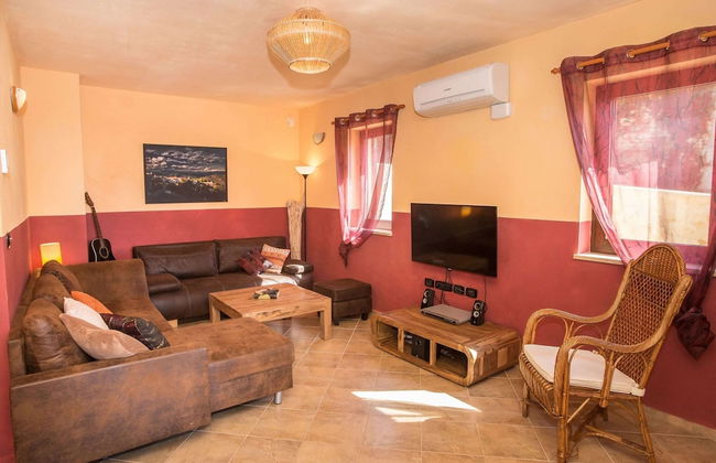 Adorable Holiday Home With Private Swimming Pool & Terrace - Foto 7