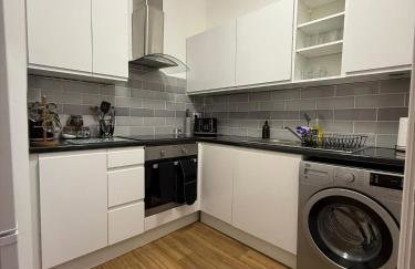 2 Bedroom Scenic Apartment, with Balcony View & Parking - Foto 16