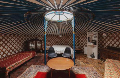 Cosy yurt at a nature retreat in Dunlap CA - Photo 2