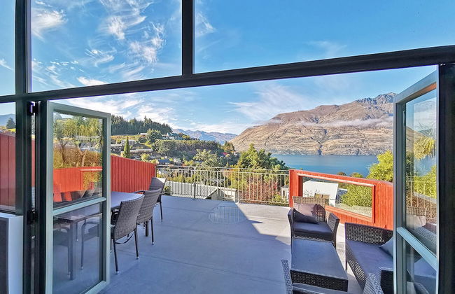 Mountain, lake, sun and this sensational home - Foto 14