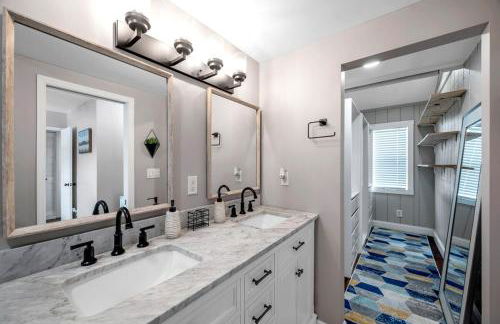 Close to downtown& beach- pool, porch, fenced yard - Foto 5