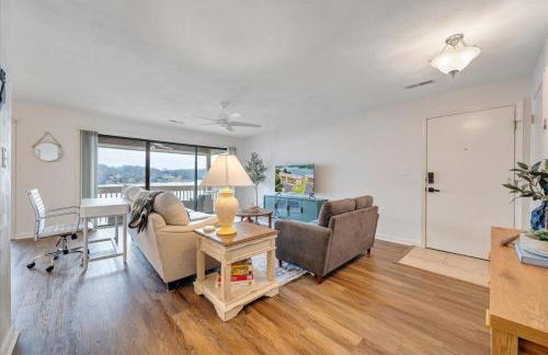 Lake Vibes - Pet Friendly Lakefront Condo! - Photo 10